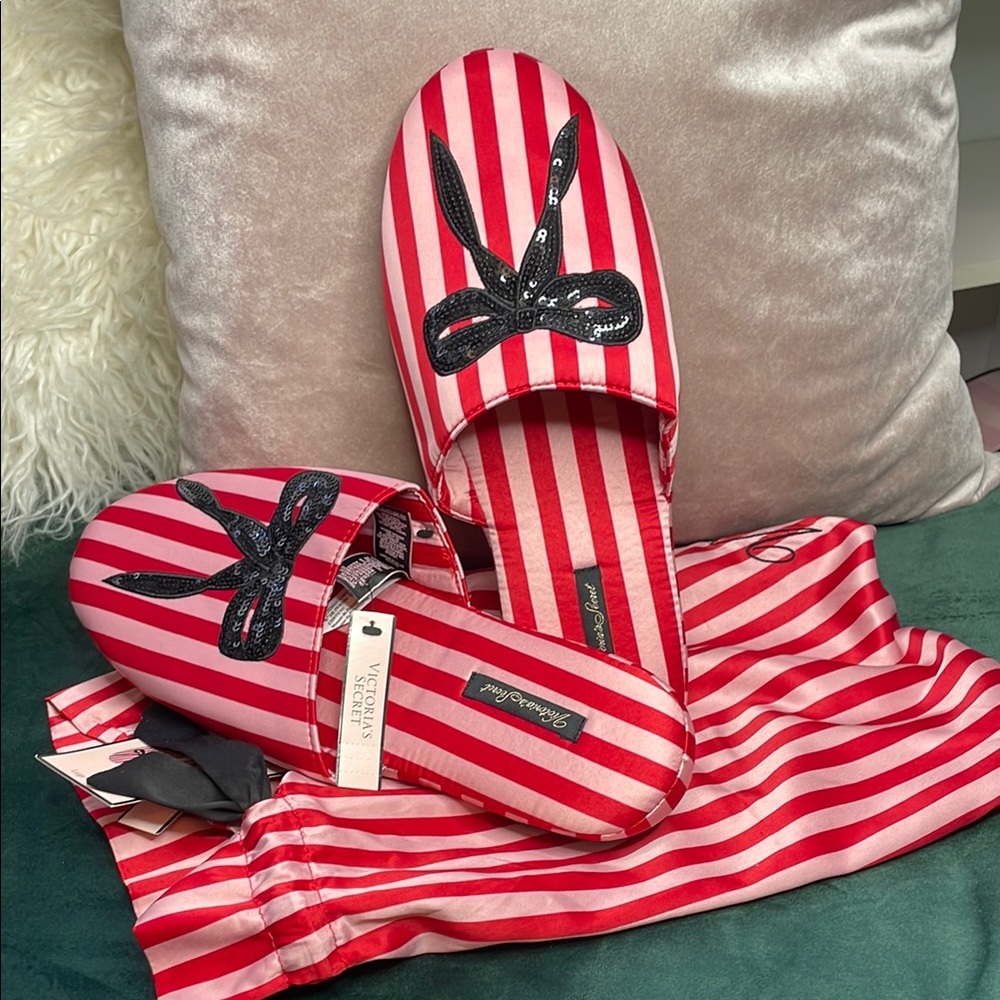 2020 Victoria's Secret Red Striped Slippers NWT